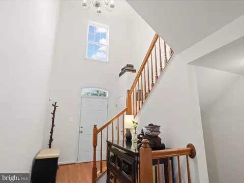 Entry Way - 3903 Beeker Mill Pl, Chantilly, VA 20151 photo 3 of 5