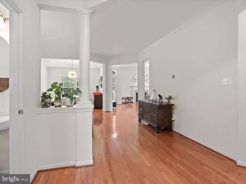 Entry Way - 3903 Beeker Mill Pl, Chantilly, VA 20151 photo 2 of 5