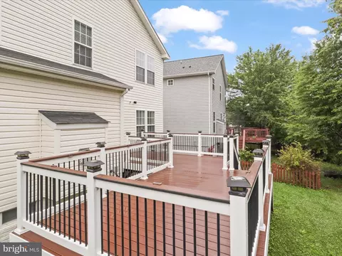 Exterior - 3903 Beeker Mill Pl, Chantilly, VA 20151 photo 7 of 11