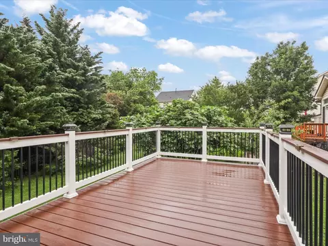 Exterior - 3903 Beeker Mill Pl, Chantilly, VA 20151 photo 6 of 11