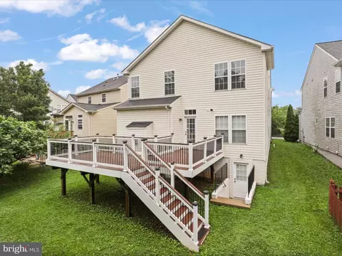 Exterior - 3903 Beeker Mill Pl, Chantilly, VA 20151 photo 10 of 11