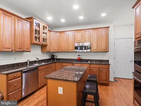Kitchen - 3903 Beeker Mill Pl, Chantilly, VA 20151 photo 2 of 5