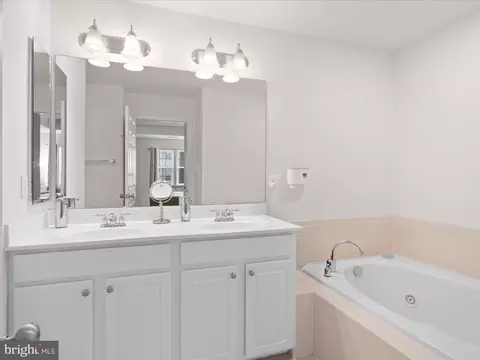 Bath - 3903 Beeker Mill Pl, Chantilly, VA 20151 photo 1 of 4