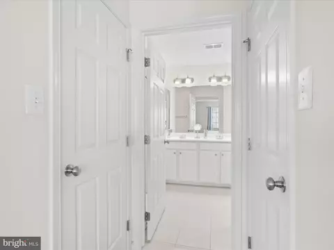 Entry Way - 3903 Beeker Mill Pl, Chantilly, VA 20151 photo 4 of 5