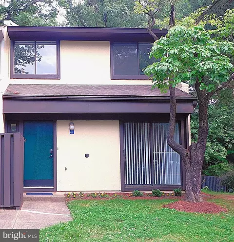 2241 Cartwright Pl, Reston, VA 20191 photo 3