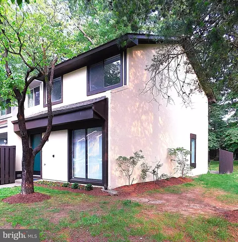 2241 Cartwright Pl, Reston, VA 20191 photo 4