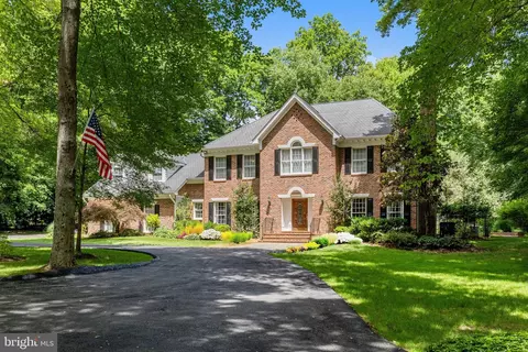 9800 Arnon Chapel Rd, Great Falls, VA 22066