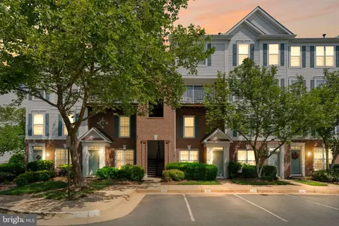 12755 Fair Crest Ct #304, Fairfax, VA 22033