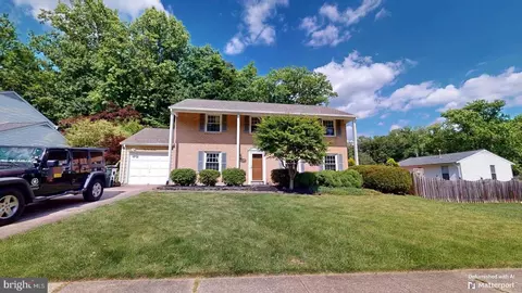 6219 Erman St, Burke, VA 22015