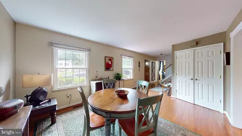 6219 Erman St, Burke, VA 22015 photo 4