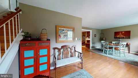 6219 Erman St, Burke, VA 22015 photo 2