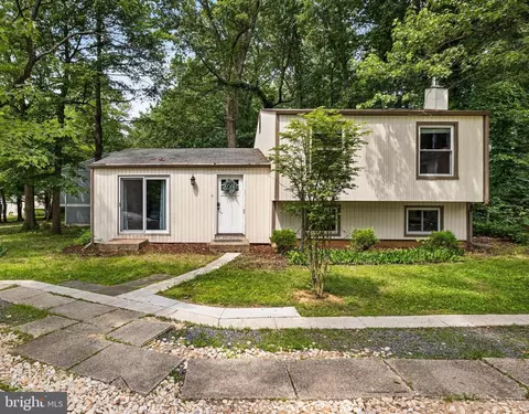 2236 Cocquina Dr, Reston, VA 20191