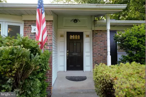 6403 Limerick Ct, Springfield, VA 22152 photo 4