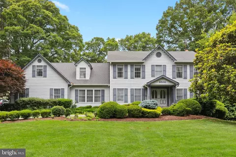 8508 Ardfour Ln, Annandale, VA 22003