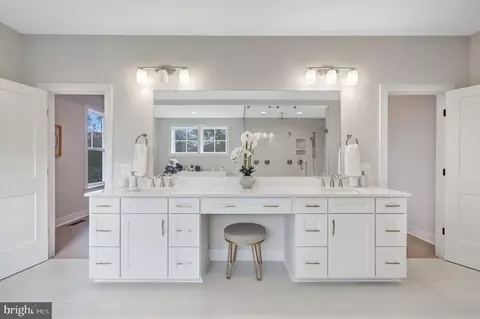 Bath - 6654 Chilton Ct, Mclean, VA 22101 photo 3 of 6