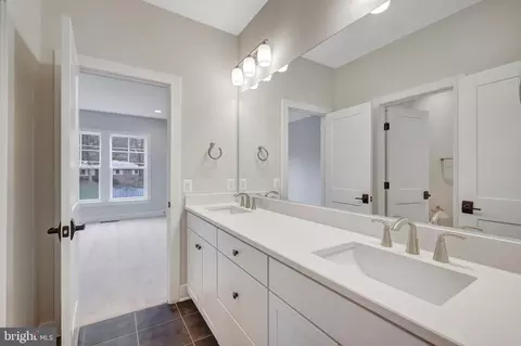 Entry Way - 6654 Chilton Ct, Mclean, VA 22101 photo 16 of 18