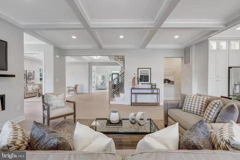 Entry Way - 6654 Chilton Ct, Mclean, VA 22101 photo 6 of 18