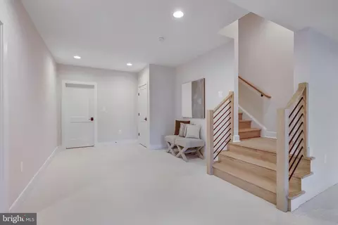 Entry Way - 6654 Chilton Ct, Mclean, VA 22101 photo 17 of 18