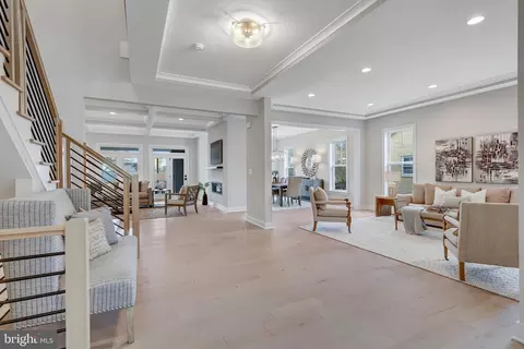 Entry Way - 6654 Chilton Ct, Mclean, VA 22101 photo 4 of 18