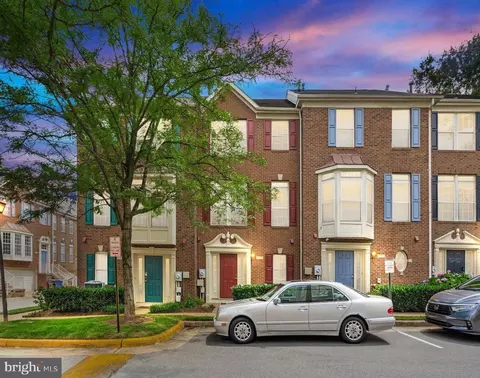 2706 Manhattan Pl, Vienna, VA 22180