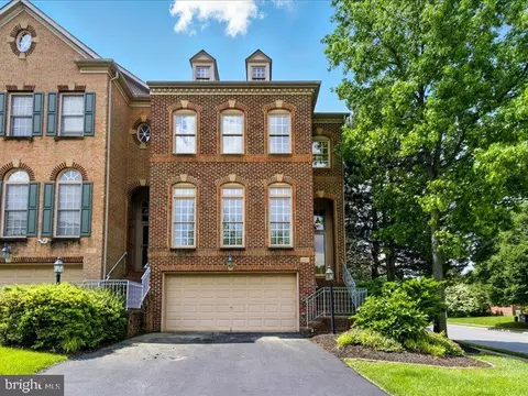 12490 Rose Path Cir, Fairfax, VA 22033