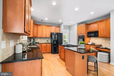 8104 Chars Landing Ct, Springfield, VA 22153 photo 17