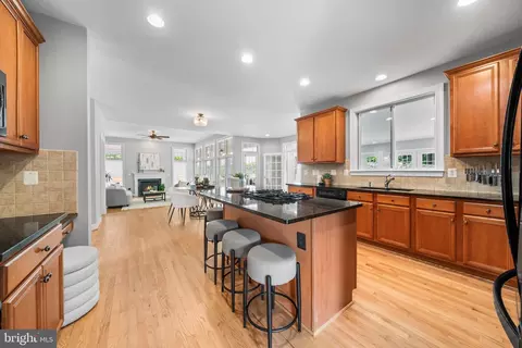 8104 Chars Landing Ct, Springfield, VA 22153 photo 16