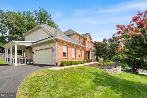 8104 Chars Landing Ct, Springfield, VA 22153 photo 3