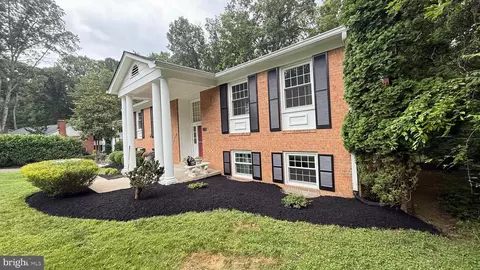 12134 Stirrup Rd, Reston, VA 20191 photo 2