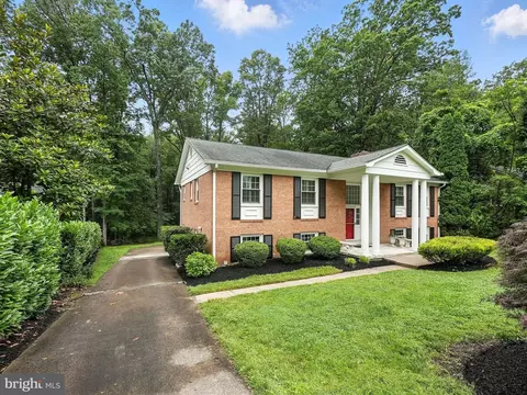 12134 Stirrup Rd, Reston, VA 20191 photo 3