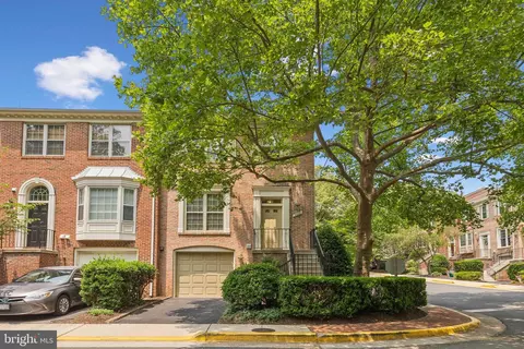 7320 Westmore Dr, Springfield, VA 22150 photo 1