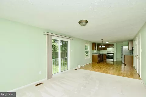 Living - 7818 Roundabout Way, Springfield, VA 22153 photo 3 of 4