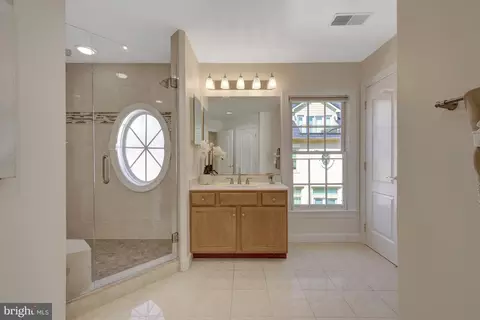 Bath - 1650 Colonial Hills Dr, Mclean, VA 22102 photo 4 of 4