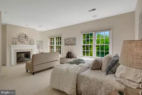 Bedroom - 1650 Colonial Hills Dr, Mclean, VA 22102 photo 2 of 7