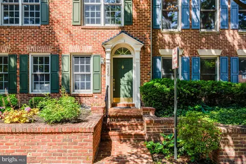 Exterior - 1650 Colonial Hills Dr, Mclean, VA 22102 photo 2 of 4