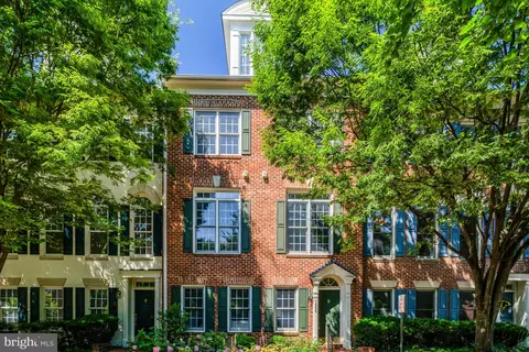 1650 Colonial Hills Dr, Mclean, VA 22102