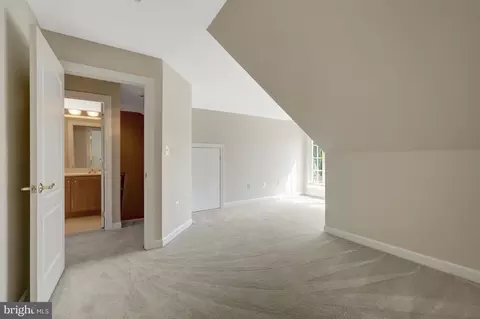 Bedroom - 1650 Colonial Hills Dr, Mclean, VA 22102 photo 6 of 7