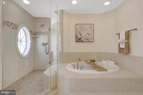 Bath - 1650 Colonial Hills Dr, Mclean, VA 22102 photo 3 of 4