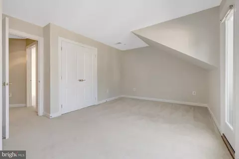 Bedroom - 1650 Colonial Hills Dr, Mclean, VA 22102 photo 5 of 7
