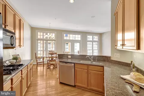 Kitchen - 1650 Colonial Hills Dr, Mclean, VA 22102 photo 4 of 4