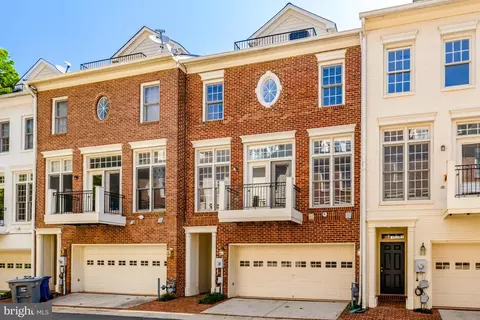 Exterior - 1650 Colonial Hills Dr, Mclean, VA 22102 photo 3 of 4