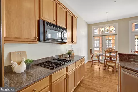 Kitchen - 1650 Colonial Hills Dr, Mclean, VA 22102 photo 3 of 4