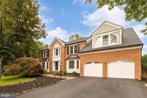 5501 Chestermill Ct, Fairfax, VA 22030