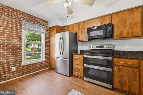 8485 Laurel Oak Dr, Springfield, VA 22153 photo 5