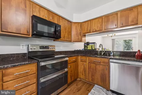8485 Laurel Oak Dr, Springfield, VA 22153 photo 7