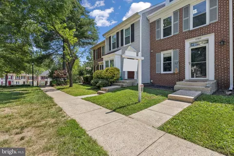8485 Laurel Oak Dr, Springfield, VA 22153 photo 2