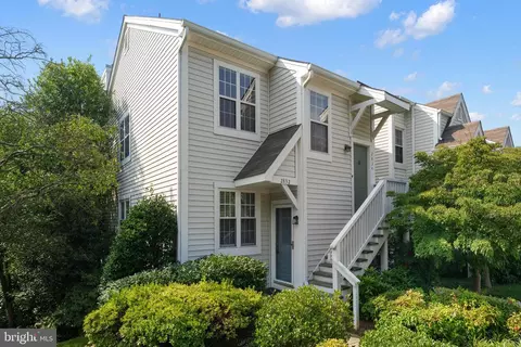 2832 Yarling Ct #2832, Falls Church, VA 22042