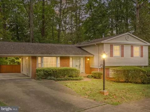 8504 Canterbury Dr, Annandale, VA 22003