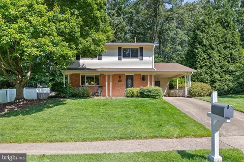 5322 Stonington Dr, Fairfax, VA 22032