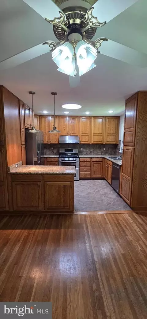 7632 Webbwood Ct, Springfield, VA 22151 photo 14